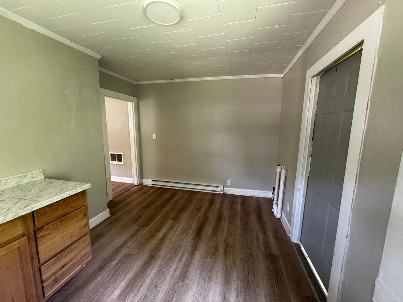 205 Duke St - Photo 7 of 18