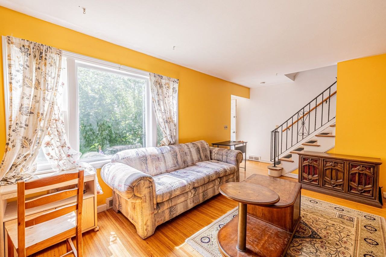 58 Stanford Rd W - Photo 2 of 19