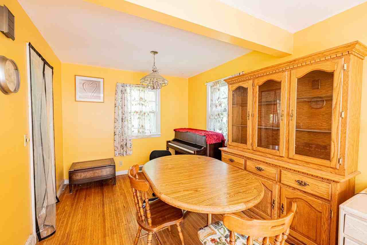 58 Stanford Rd W - Photo 4 of 19