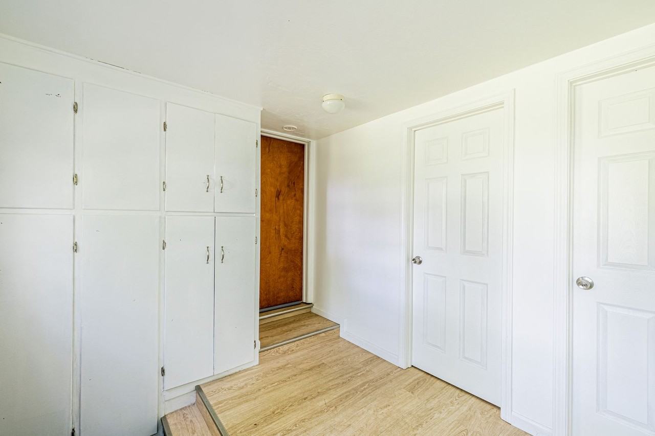 58 Stanford Rd W - Photo 7 of 19