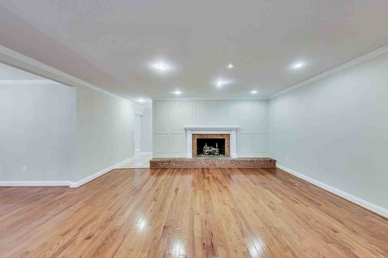14904 Claude Ln - Photo 2 of 50