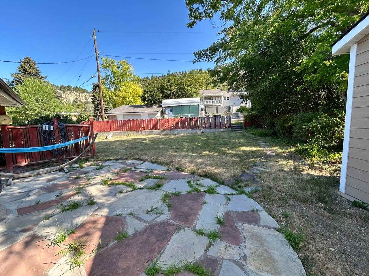 2455 Cascade Ave - Photo 3 of 26