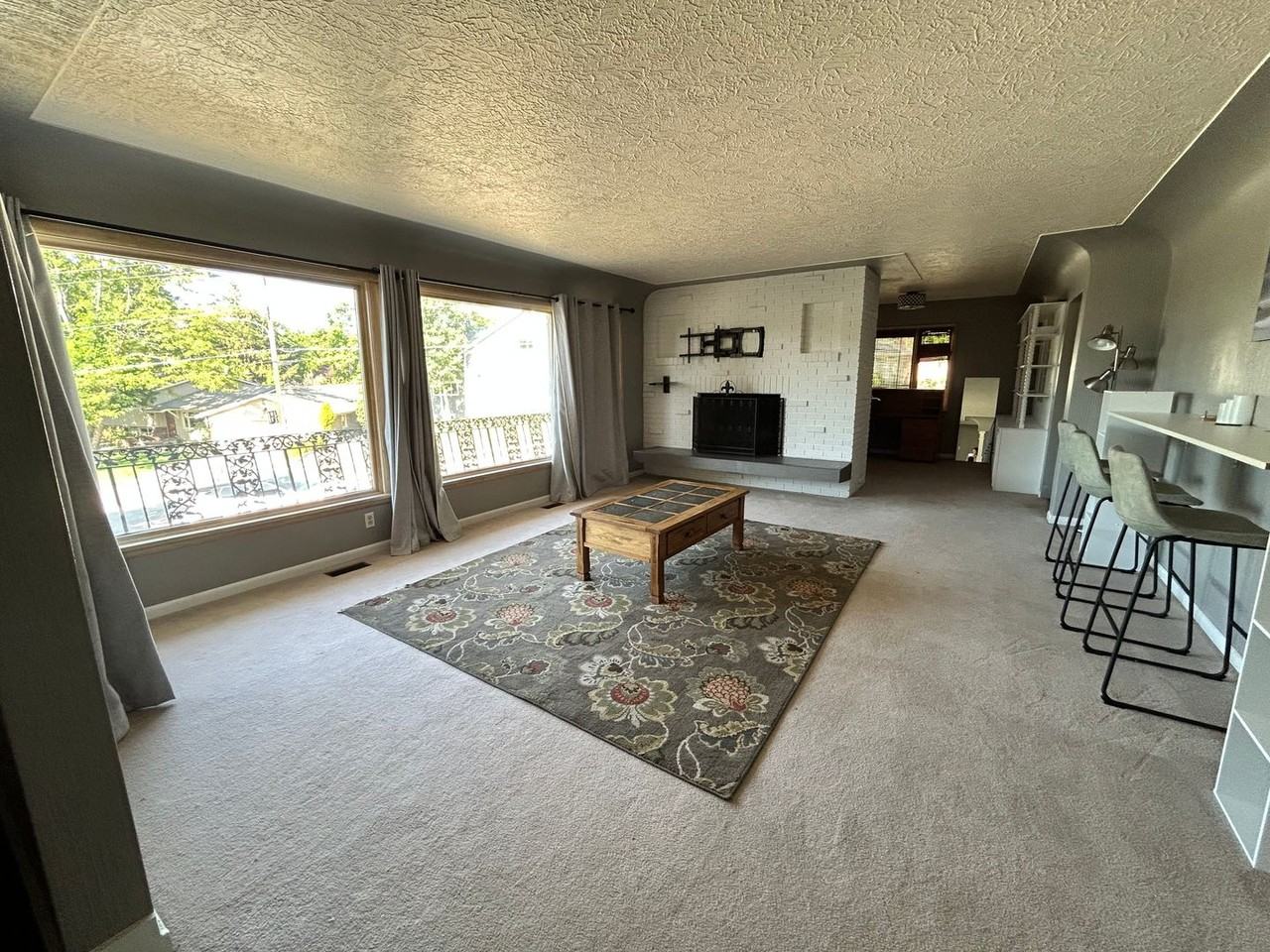 2455 Cascade Ave - Photo 4 of 26