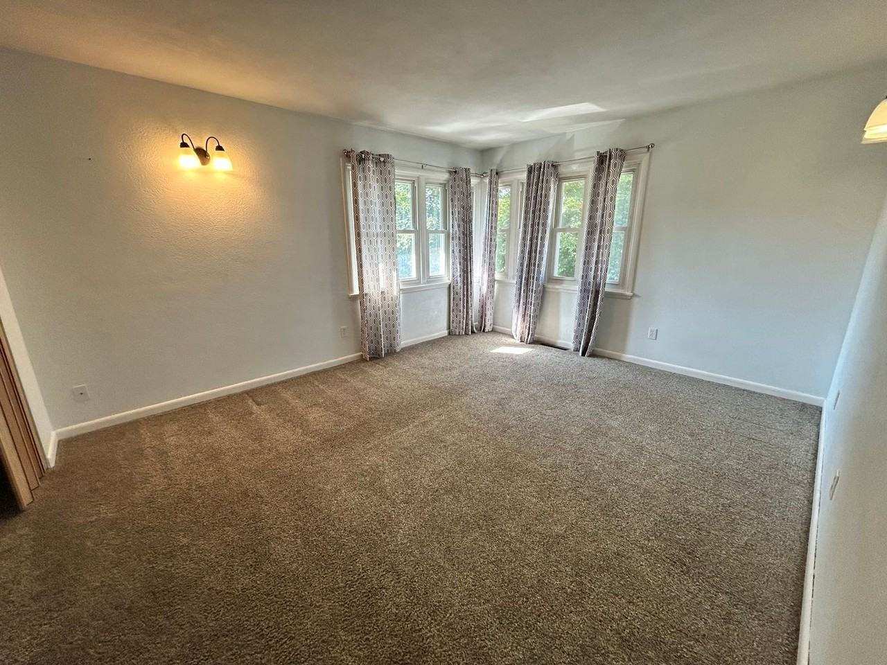 2455 Cascade Ave - Photo 5 of 26