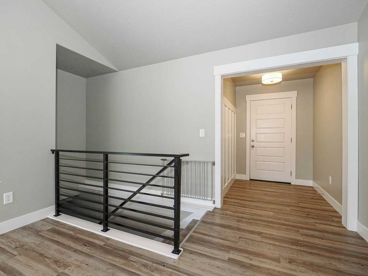 662 W Charlotte St - Photo 2 of 32