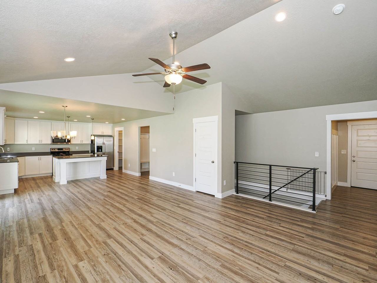 662 W Charlotte St - Photo 5 of 32
