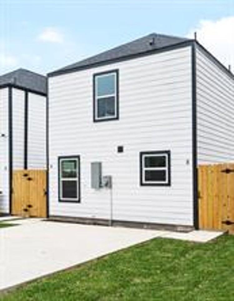 7932 Way St - Photo 2 of 4