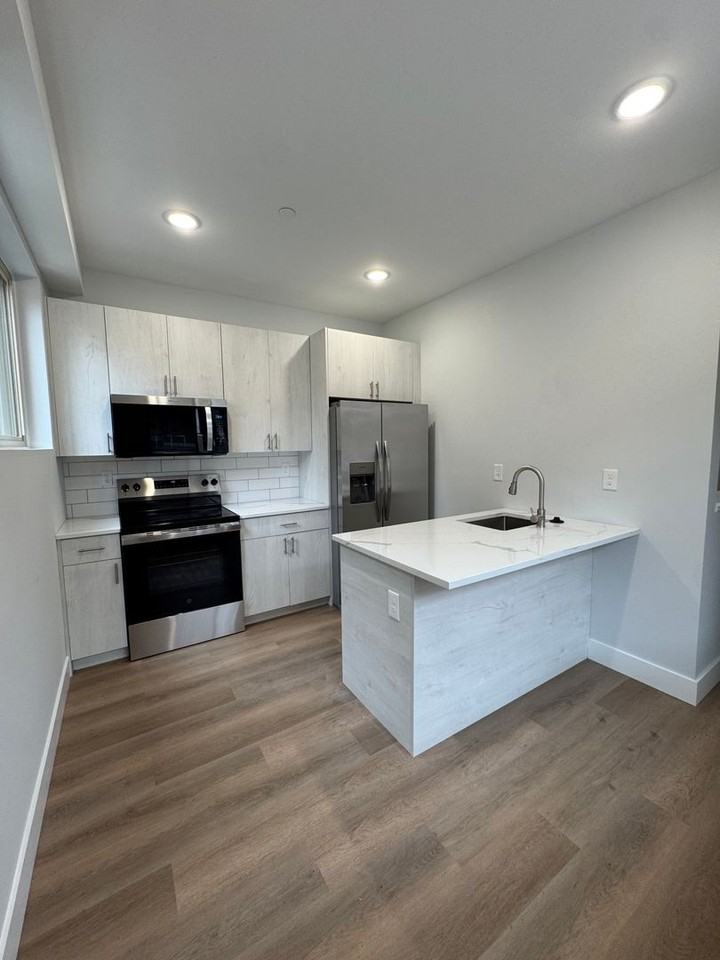 3263 N 13th St. - Photo 5 of 23