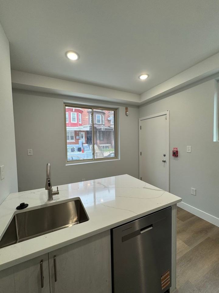 3263 N 13th St. - Photo 6 of 23
