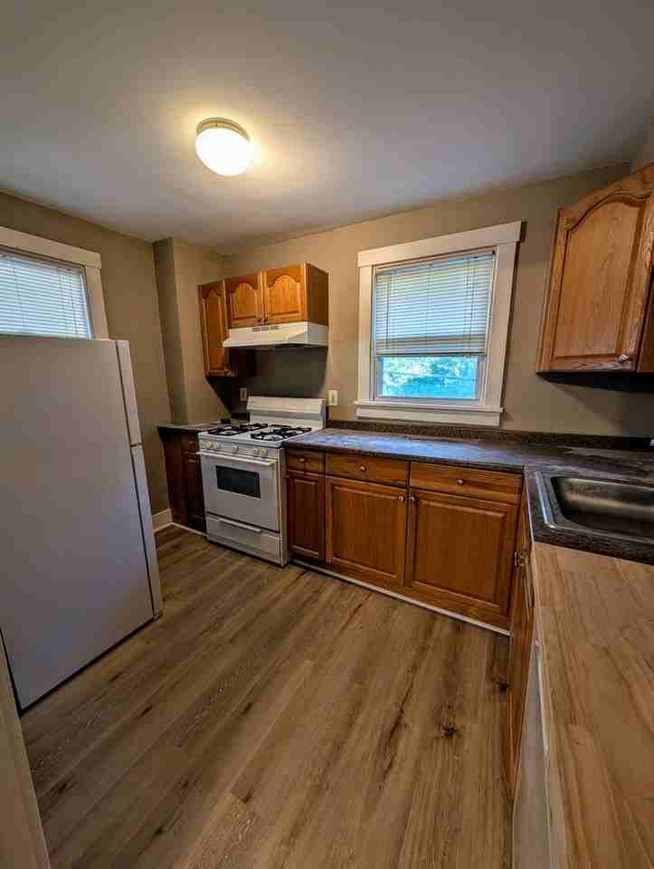 1666 Crafton Blvd - Photo 2 of 6