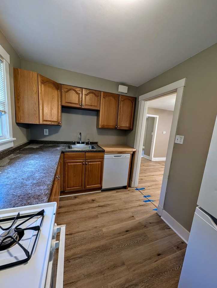 1666 Crafton Blvd - Photo 3 of 6