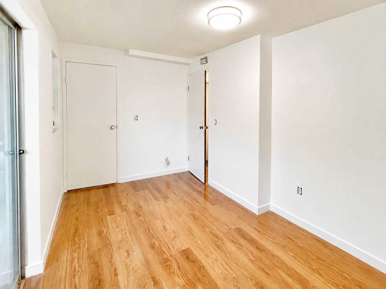 9640 30th Ave Sw - Photo 3 of 10