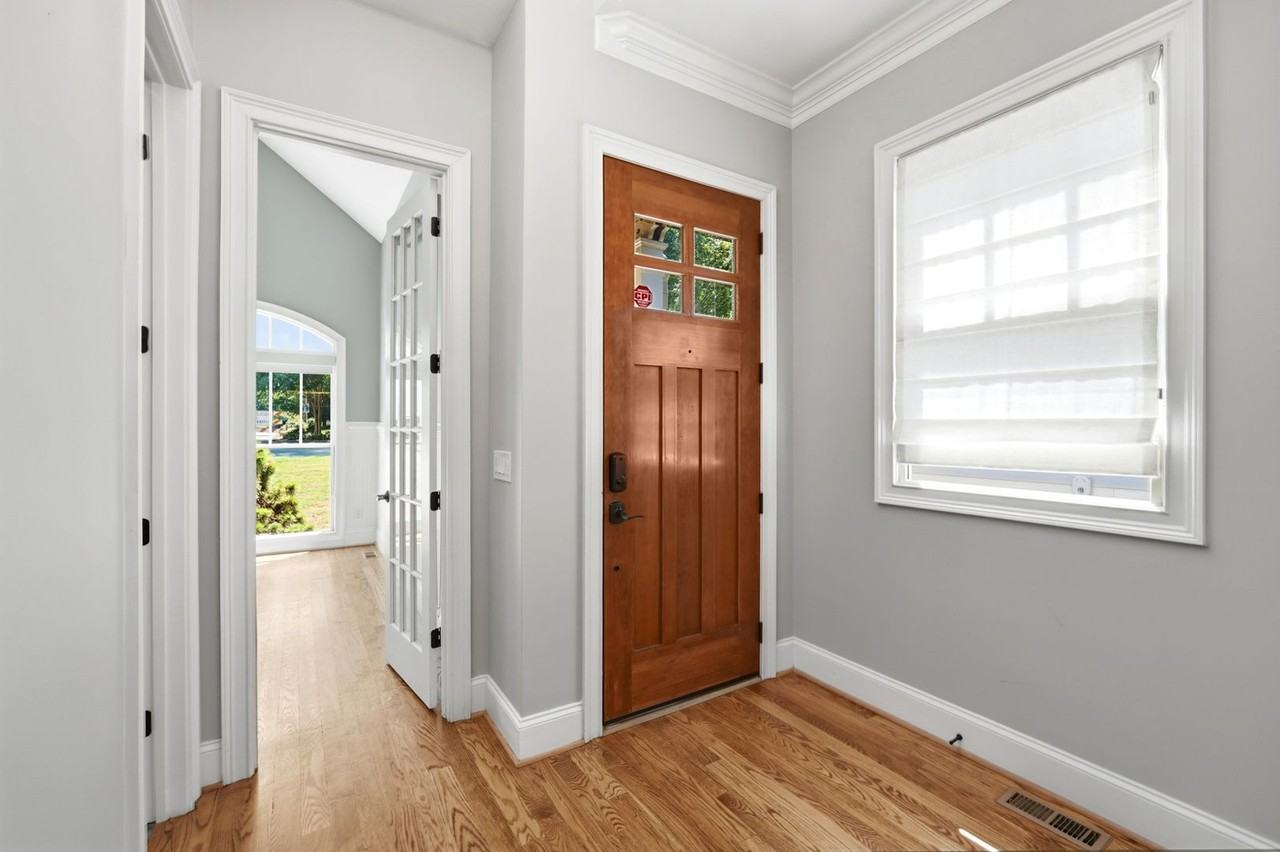 520 Iverson Way - Photo 5 of 48