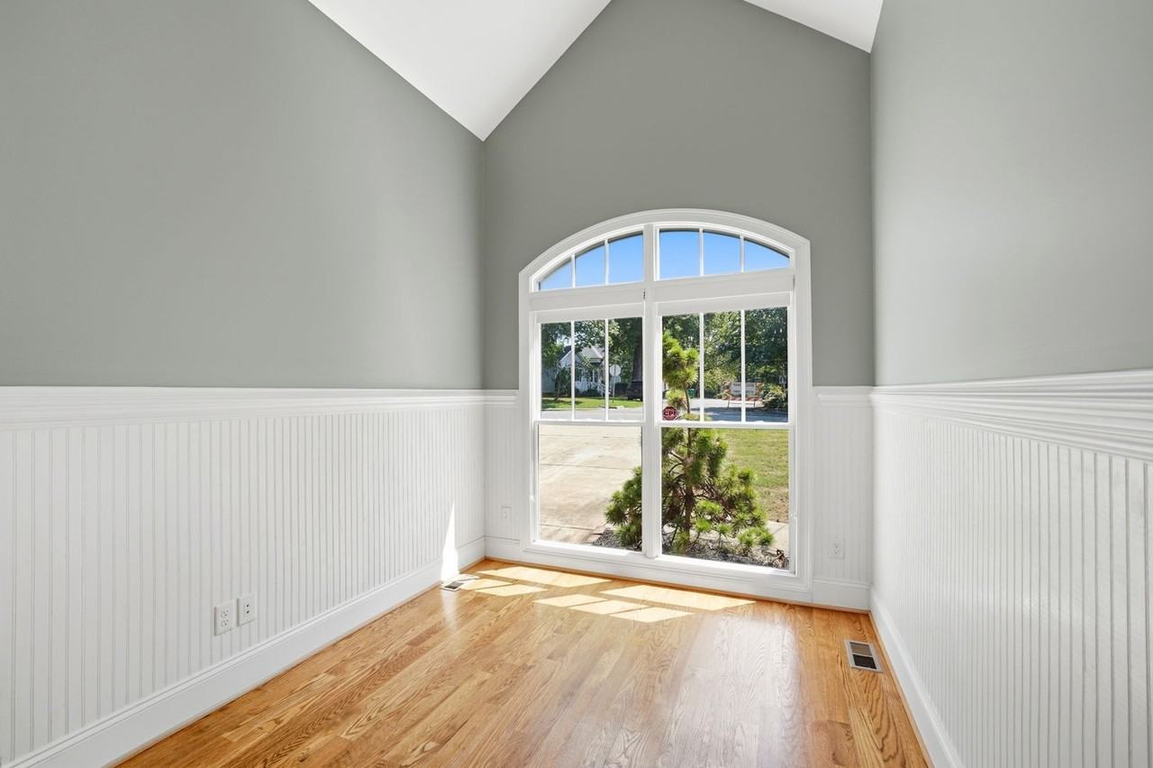 520 Iverson Way - Photo 6 of 48