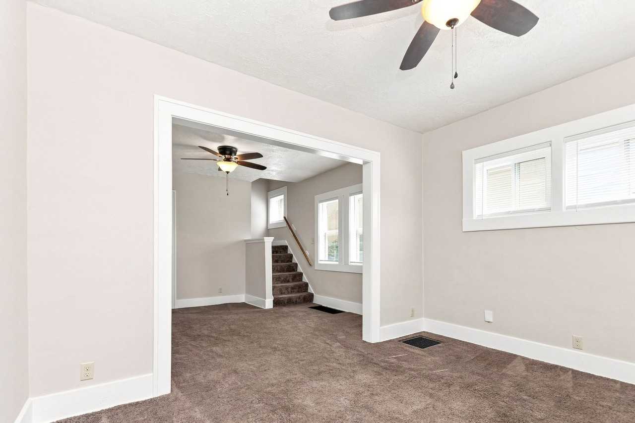 1512 S Smithville Rd - Photo 4 of 10