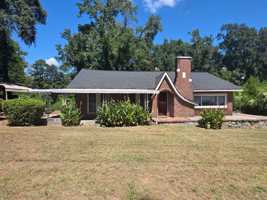 featured image of 1241B Johnson Ave