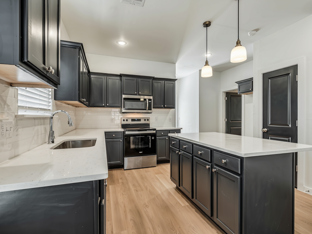 2104 Charles Whitlow Ave - Photo 3 of 10