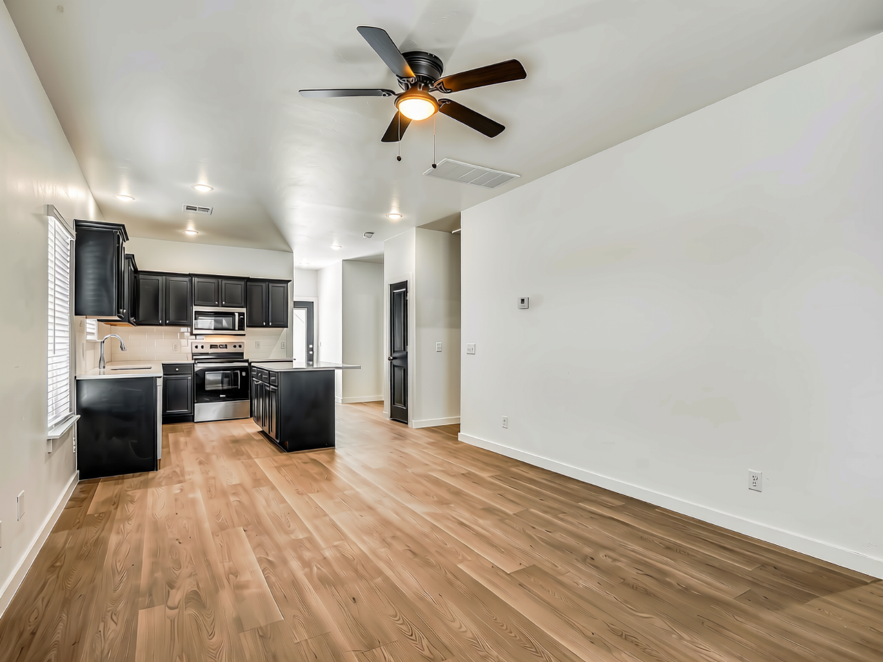 2104 Charles Whitlow Ave - Photo 4 of 10
