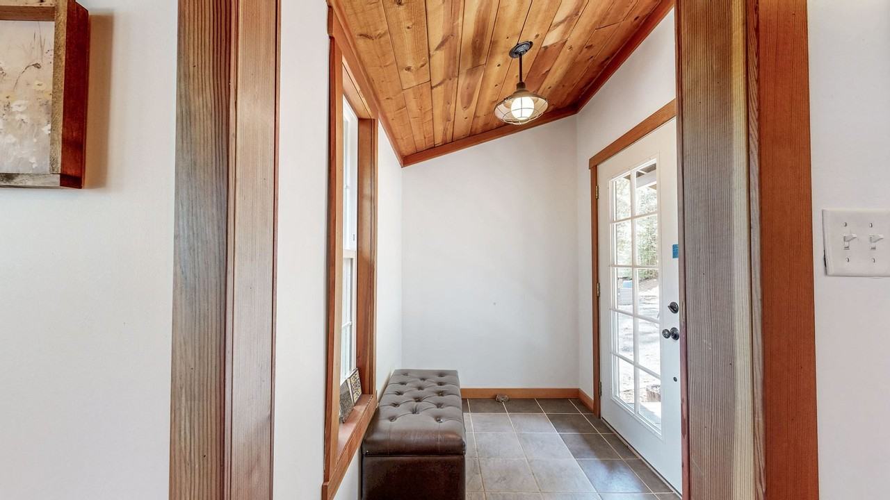 1250 Bentley Dr - Photo 5 of 50