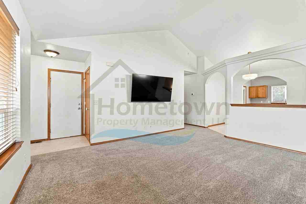 7533 N Winter View Dr - Photo 5 of 40