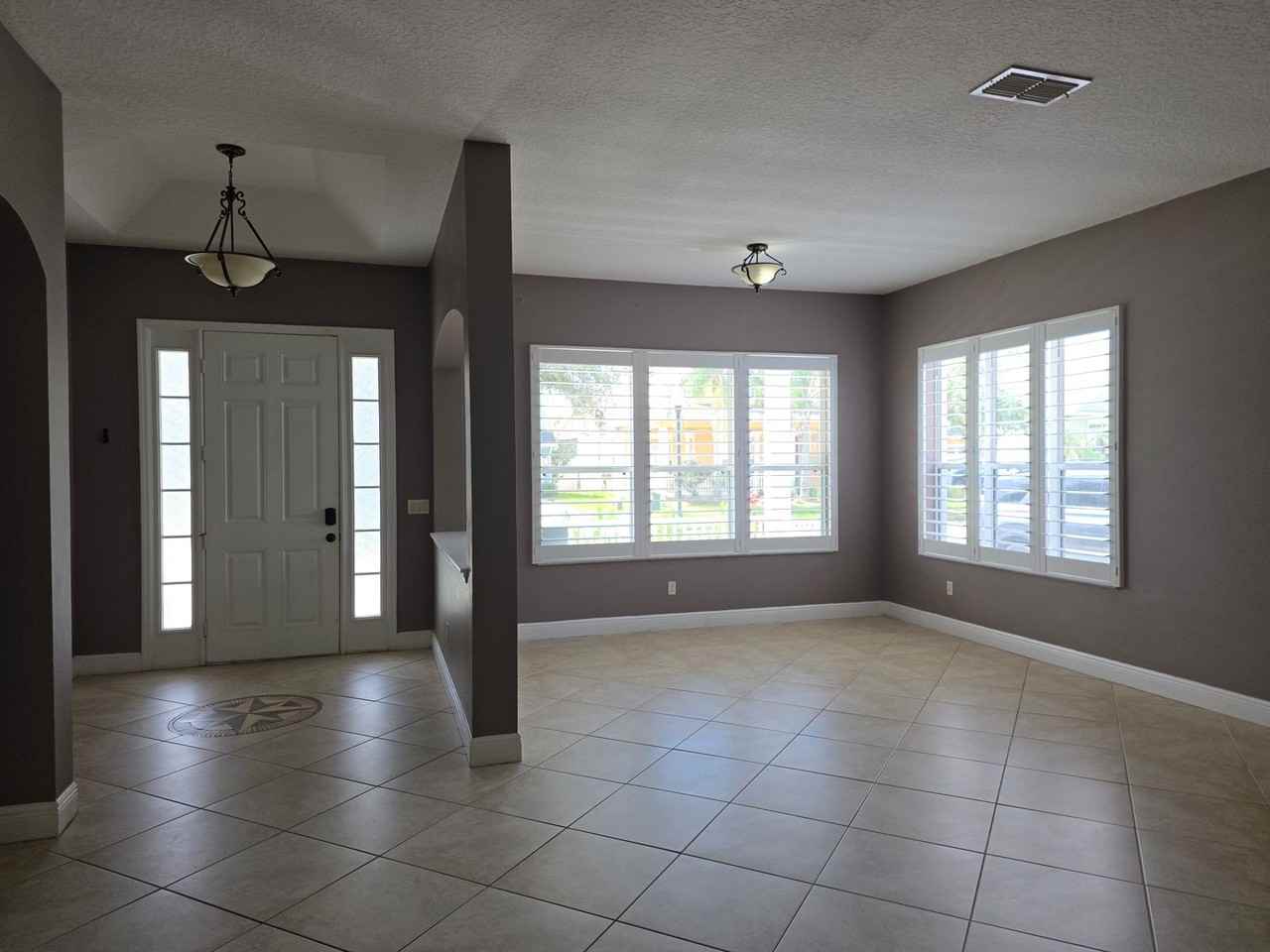 14723 Capote Ln - Photo 3 of 33