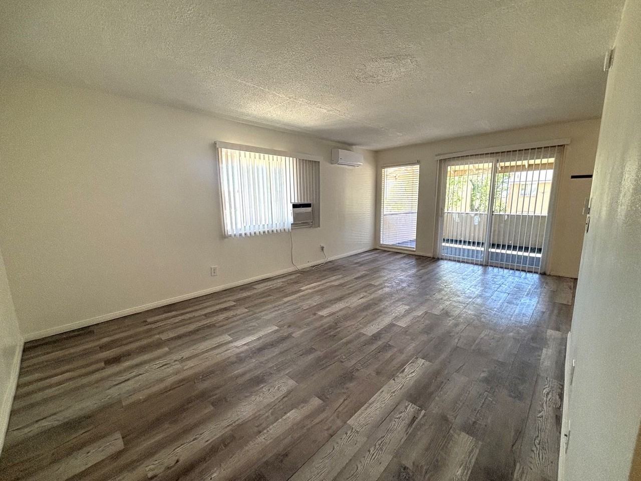 21301 Lake Shore Dr #8 - Photo 4 of 14