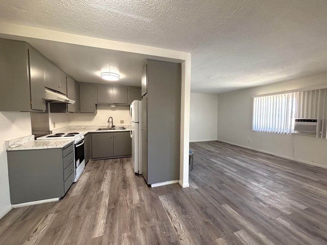 21301 Lake Shore Dr #8 - Photo 6 of 14