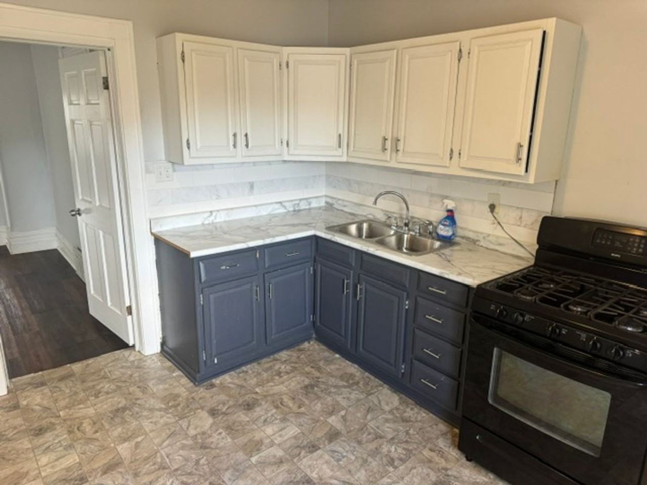 2146 S Aldrich St - Photo 4 of 29