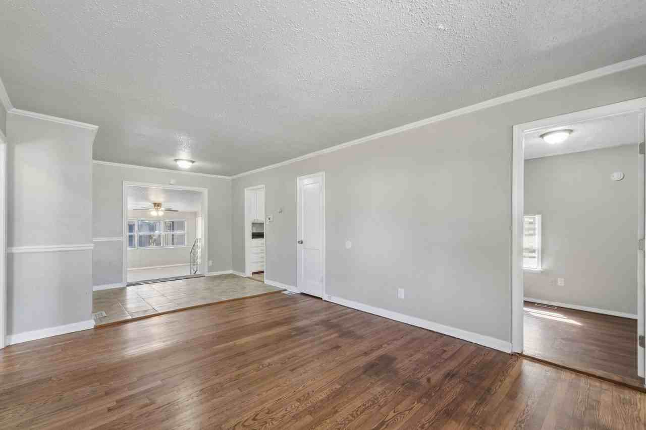 224 E Myrtle Ln - Photo 2 of 11