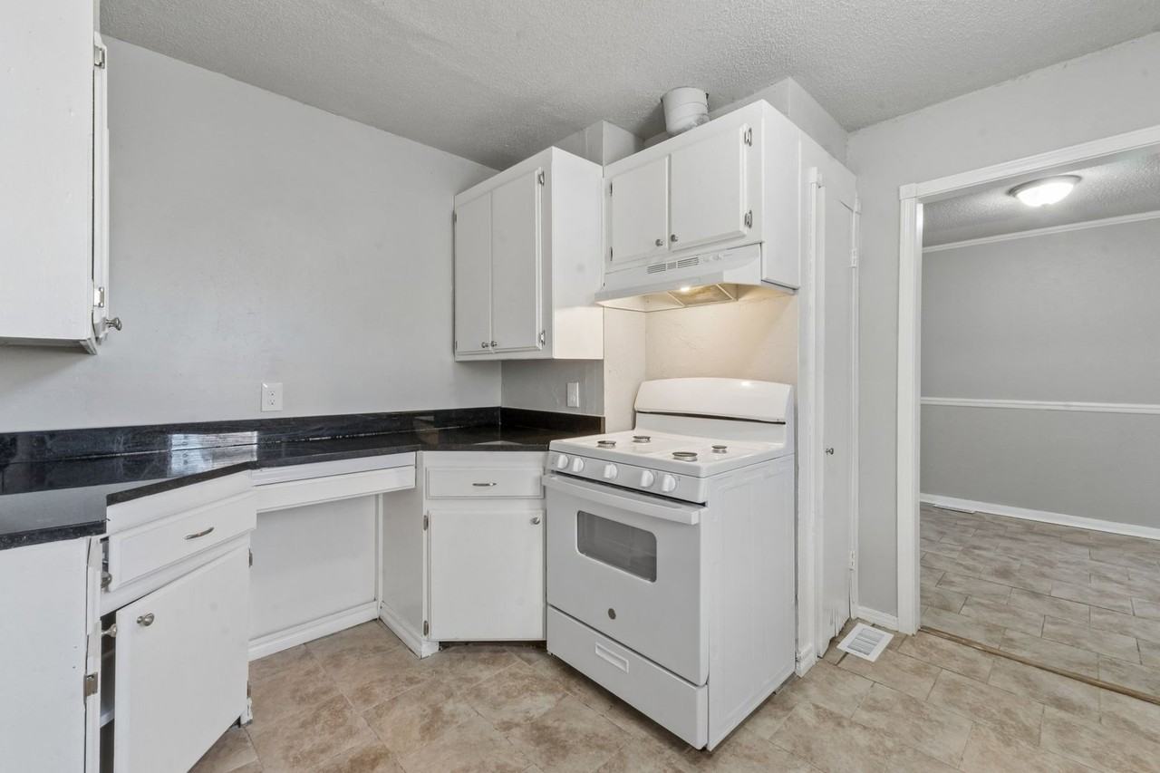 224 E Myrtle Ln - Photo 4 of 11