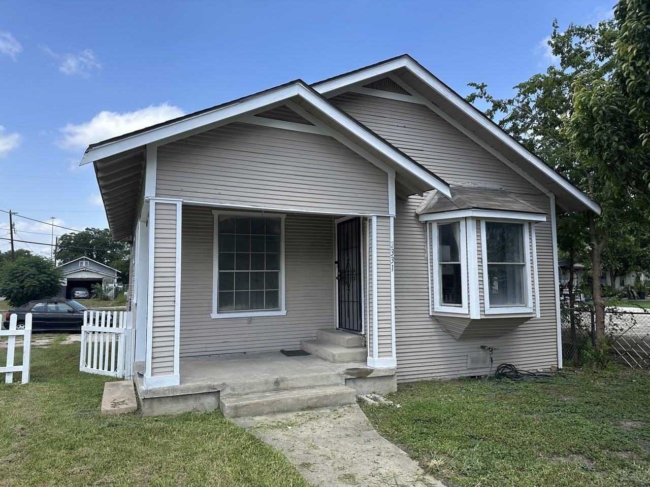 2331 S Hackberry St #NA - Photo 2 of 14