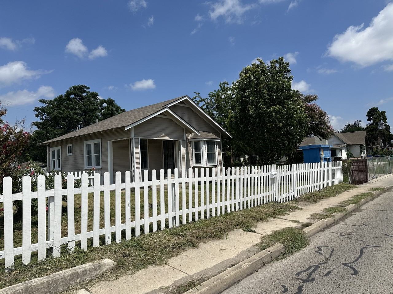 2331 S Hackberry St #NA - Photo 4 of 14
