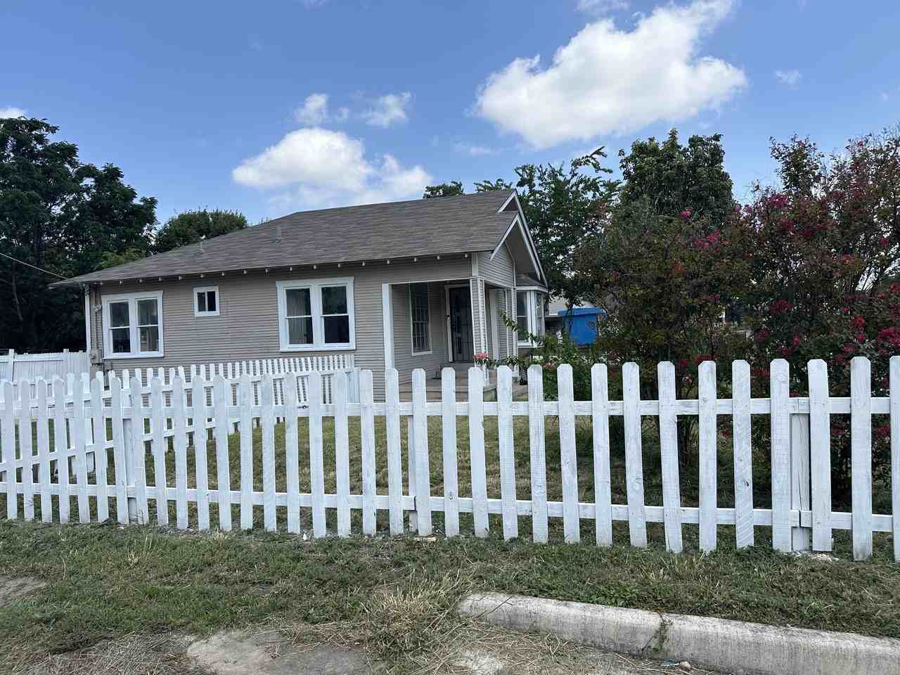 2331 S Hackberry St #NA - Photo 5 of 14