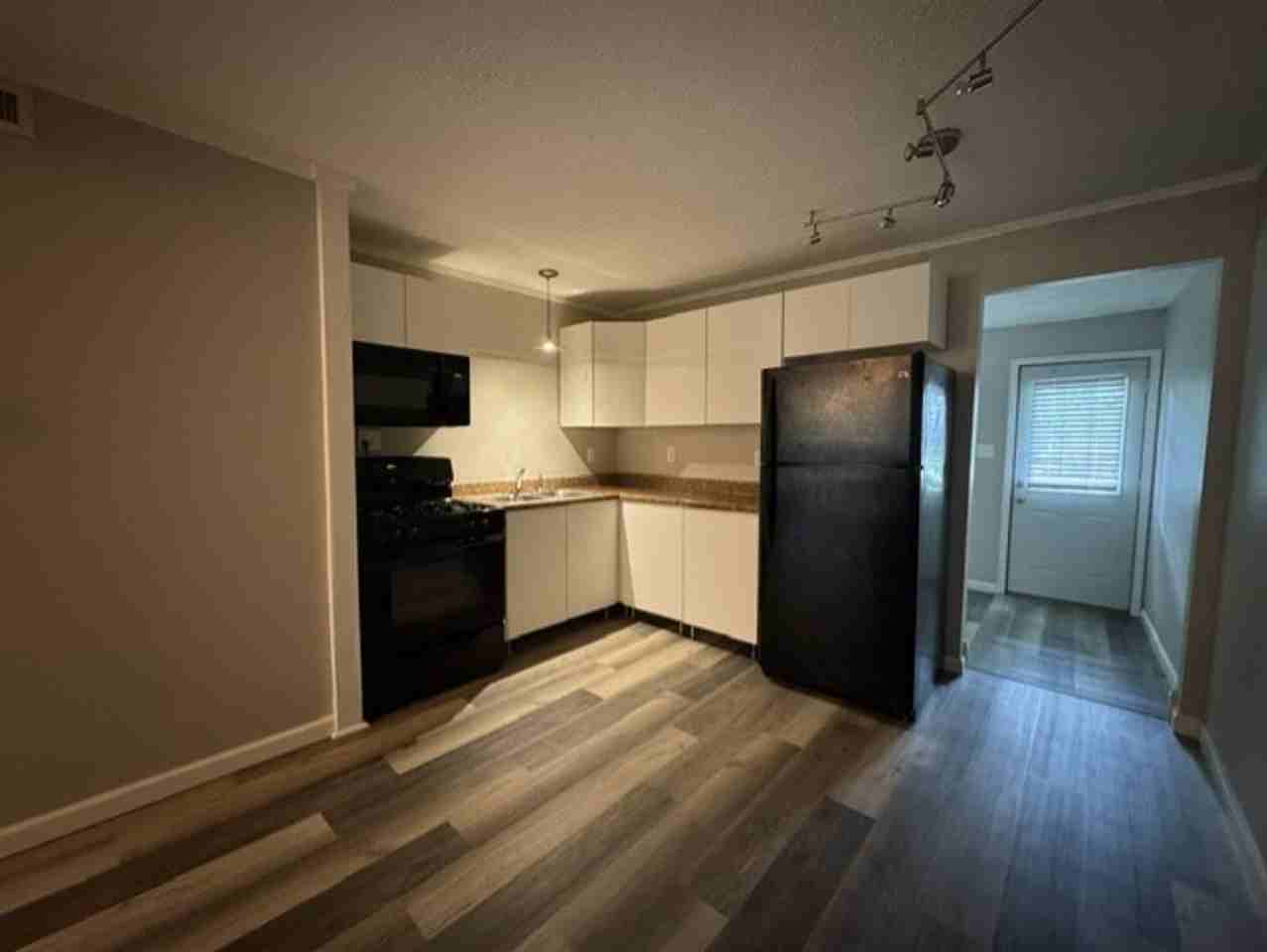 300 Cobb St - Photo 3 of 8