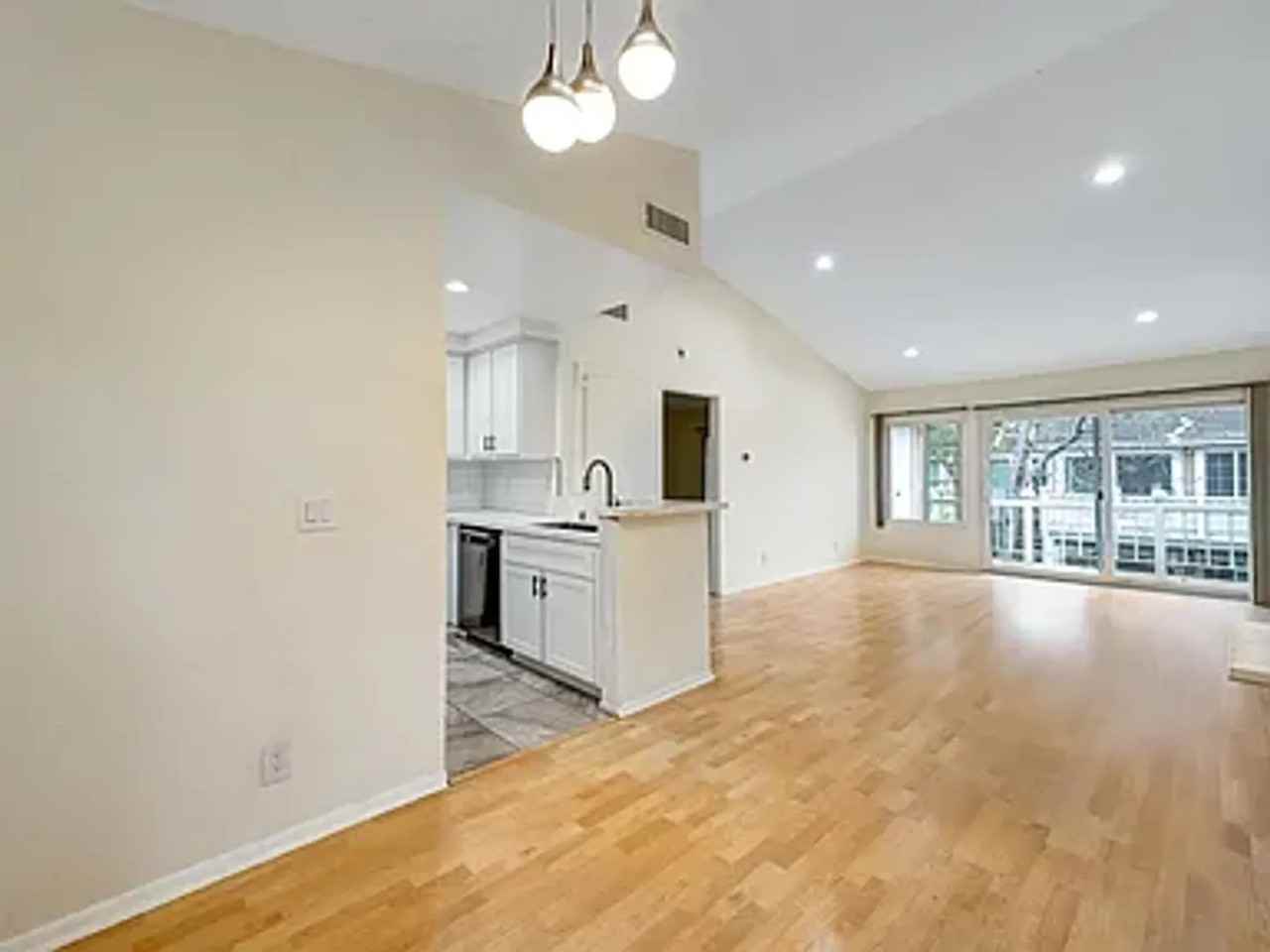 3867 Thorncroft Ln #H - Photo 4 of 28