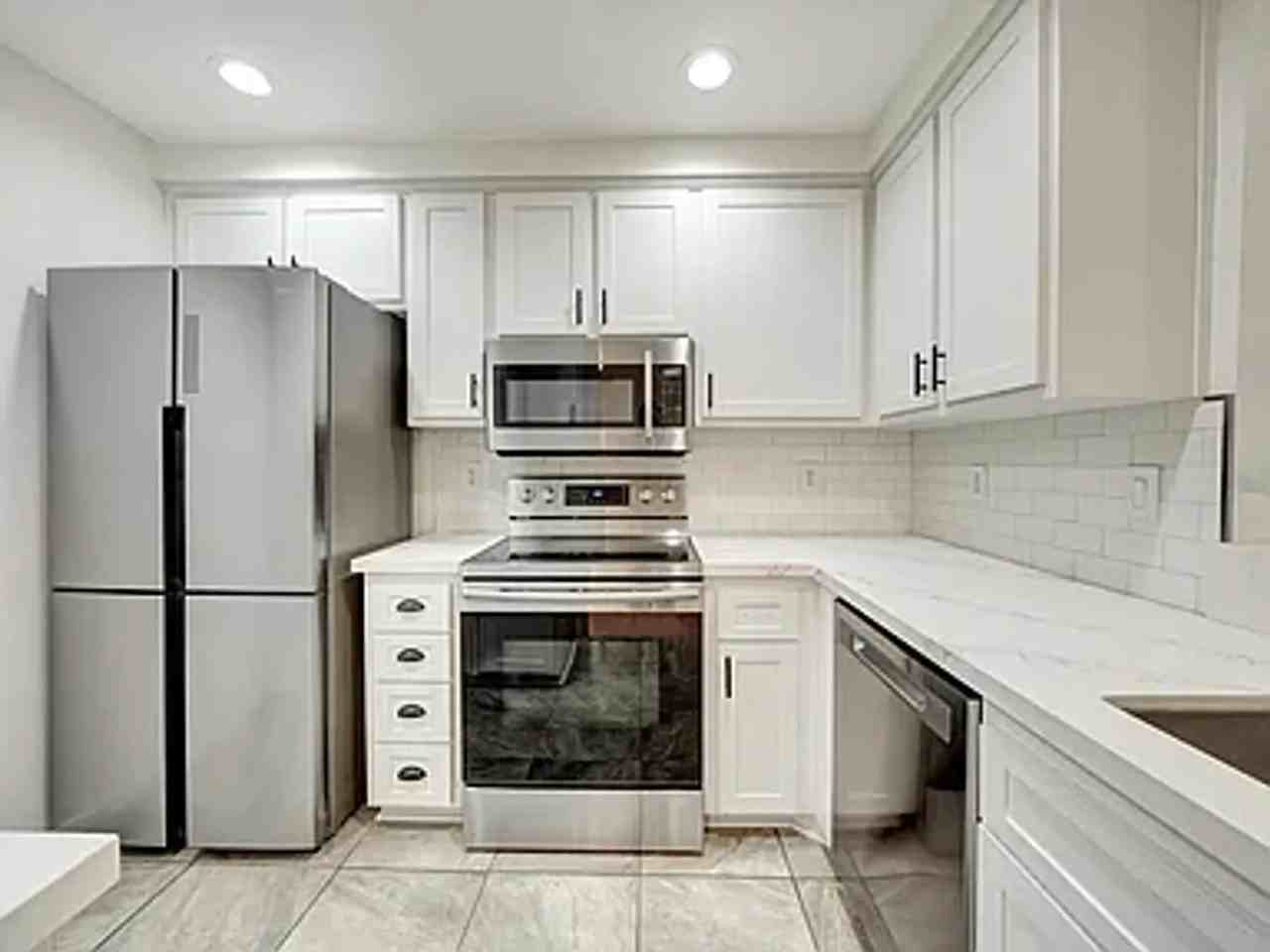 3867 Thorncroft Ln #H - Photo 5 of 28