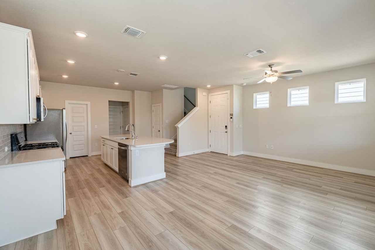 7400 Travertine Spring Dr - Photo 4 of 32