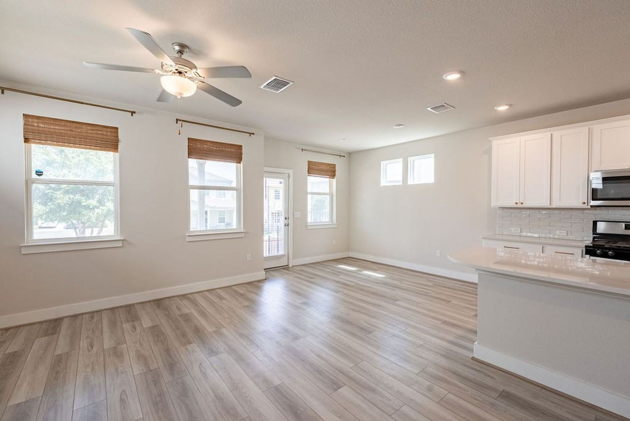 7400 Travertine Spring Dr - Photo 5 of 32
