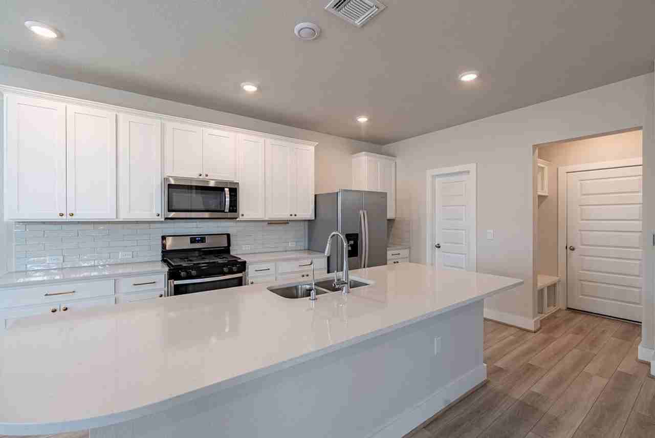 7400 Travertine Spring Dr - Photo 6 of 32