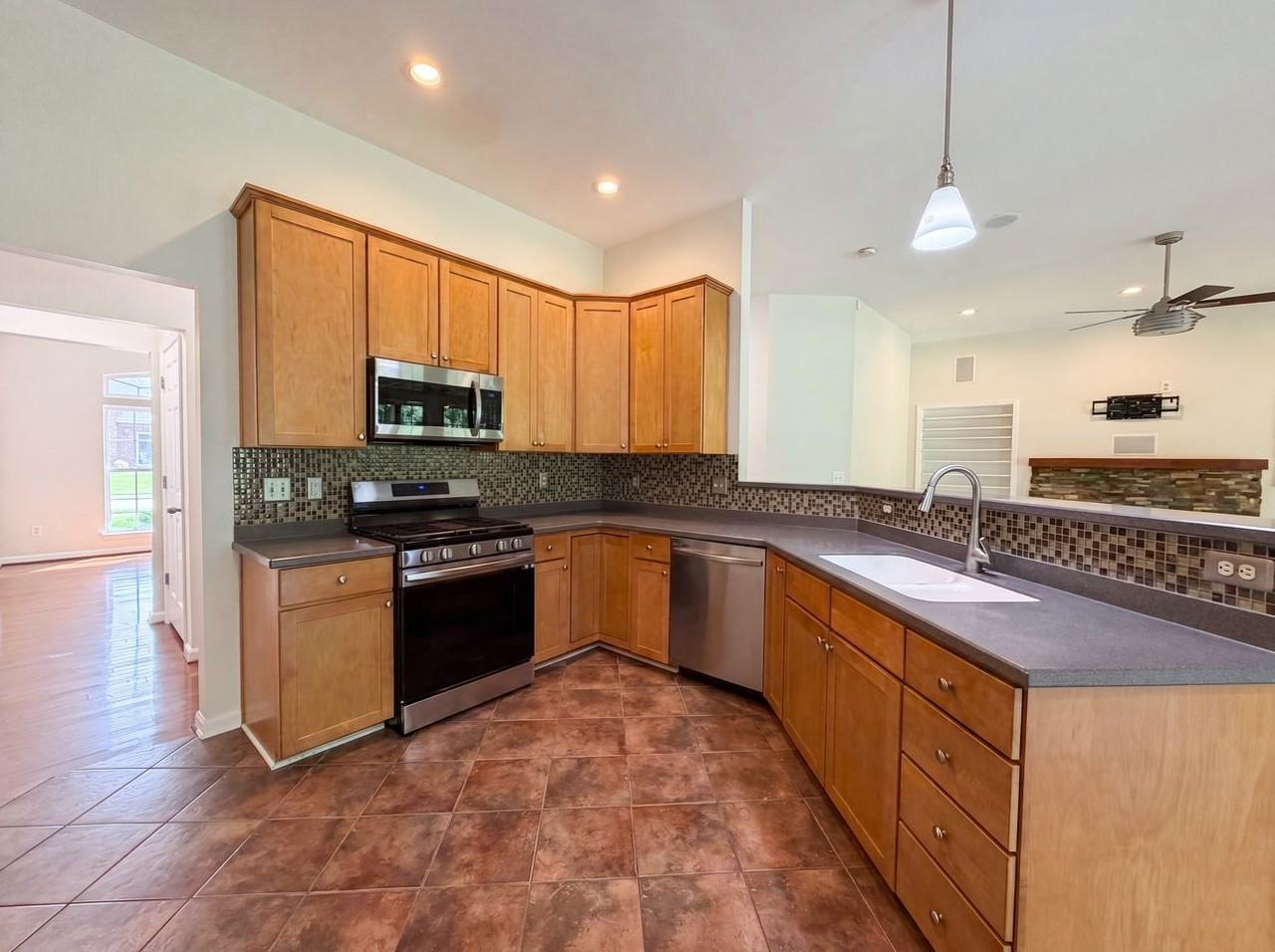 1028 Countess Ln Spring Hill #NA - Photo 3 of 16