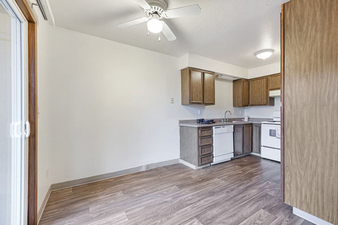 Applegate Apartments - Photo 6 of 50