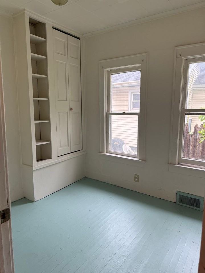 321 Denver St - Photo 5 of 12