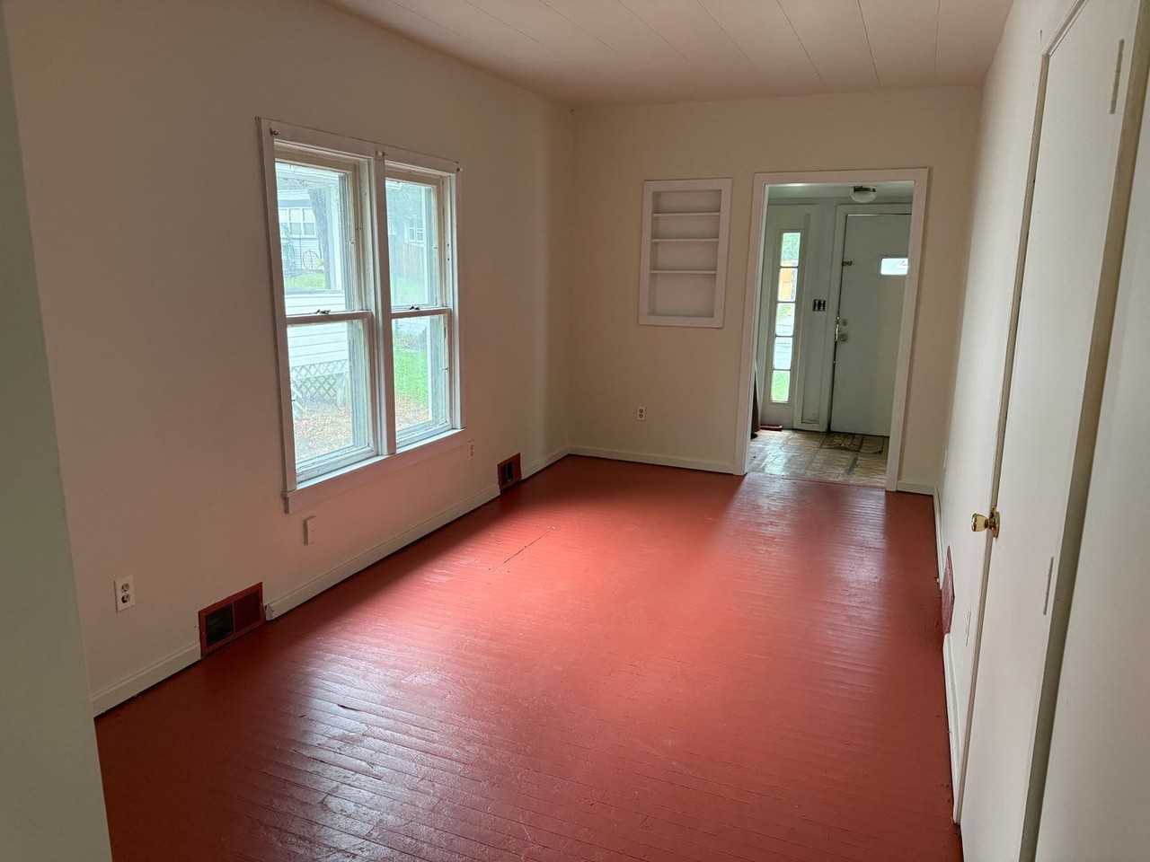 321 Denver St - Photo 6 of 12
