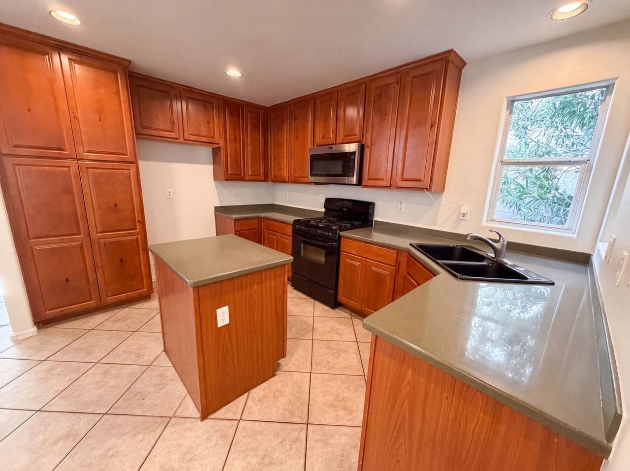 1215 E Frances Ln #NA - Photo 4 of 16