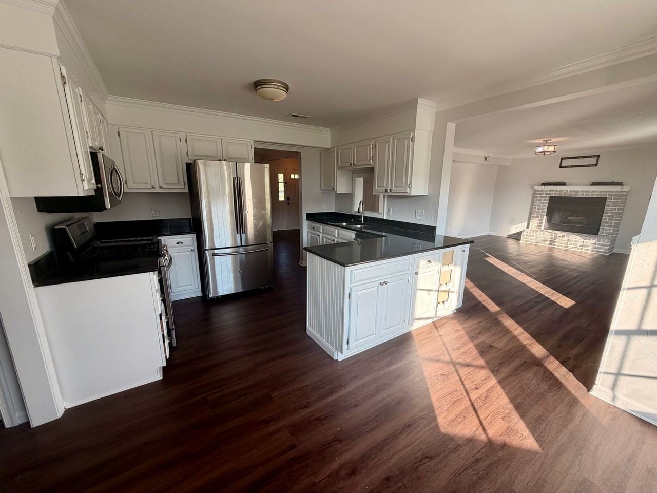 848 Daimler Dr - Photo 5 of 22