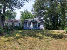 featured image of 2887 Woodlawn Ter