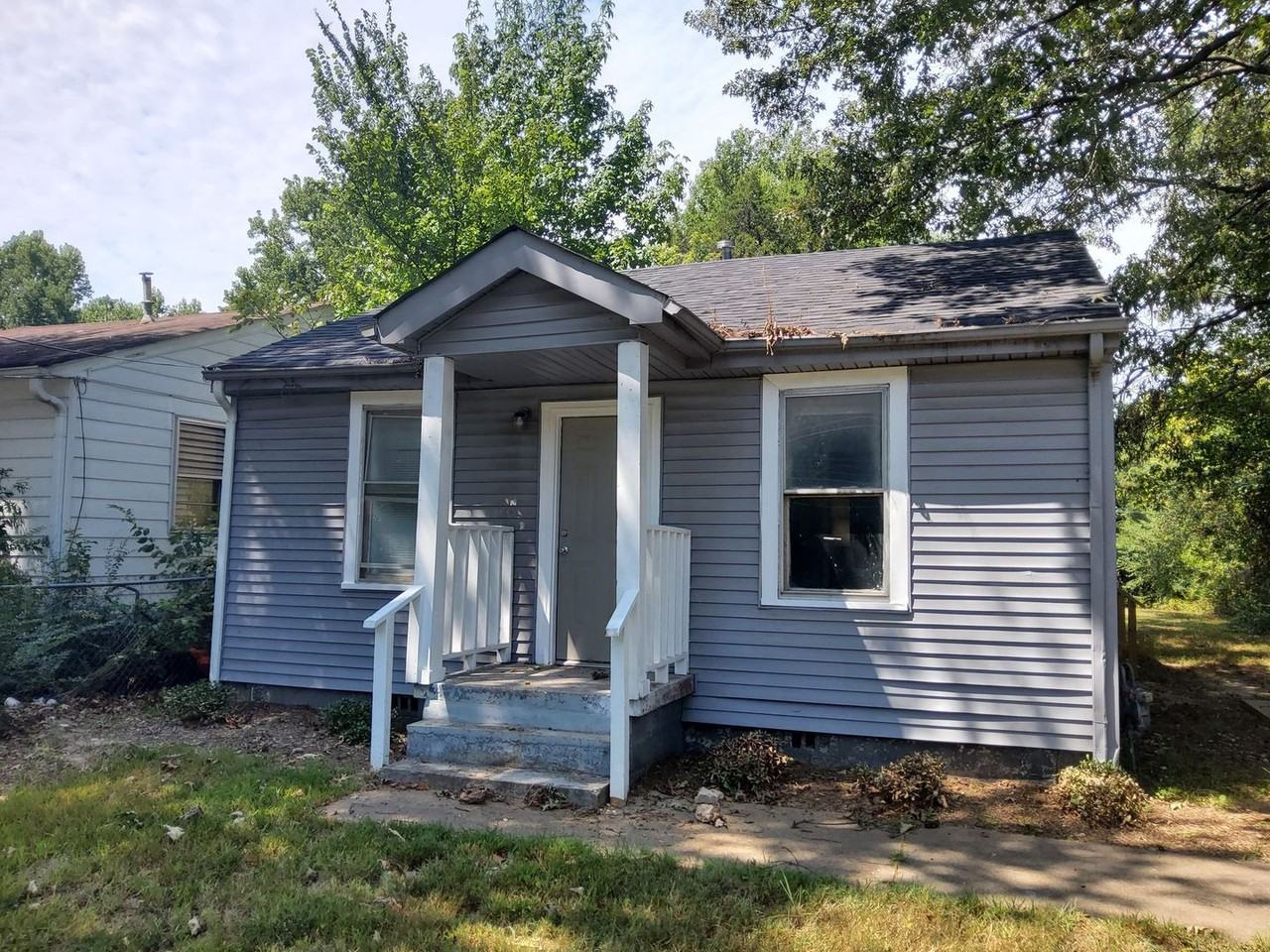2887 Woodlawn Ter - Photo 2 of 2