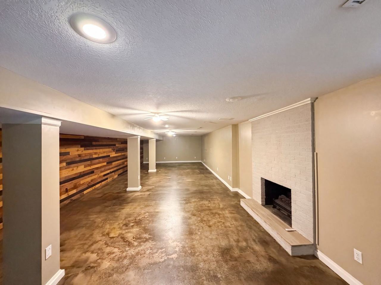 4322 Nw Briarcliff Ln #NA - Photo 2 of 11