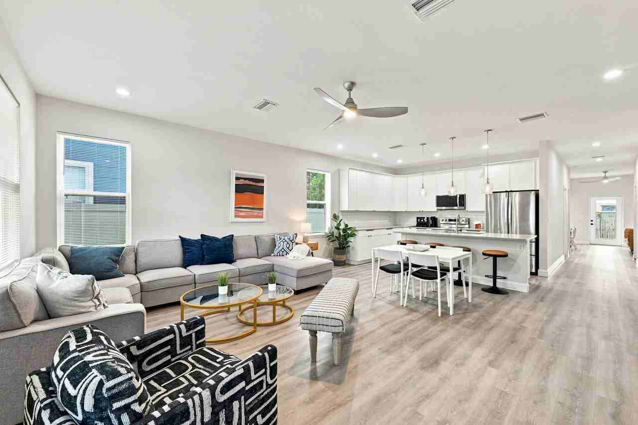 2144 43rd Ter N - Photo 5 of 38