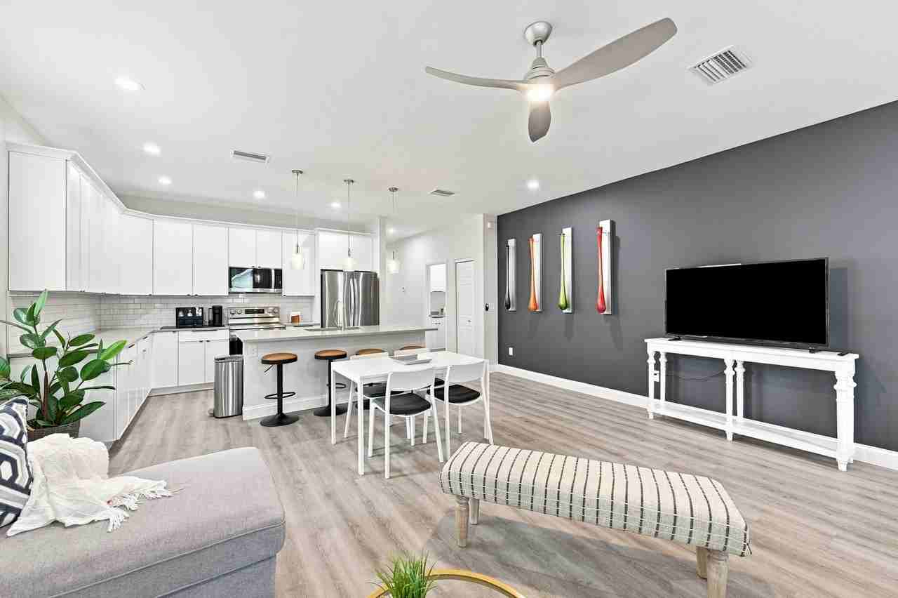 2144 43rd Ter N - Photo 6 of 38